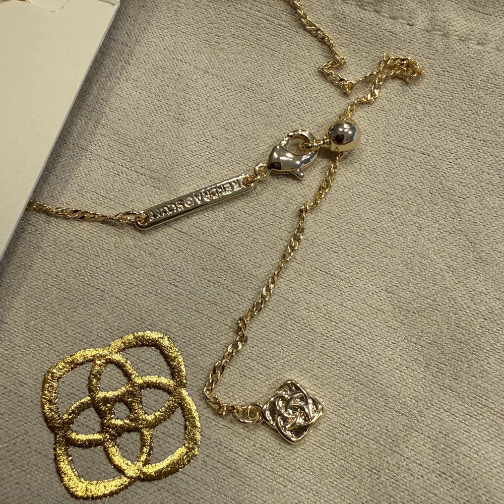 NWT Kendra Scott Gold Disney Princess Short Pendant Crown Necklace - Picture 6 of 6
